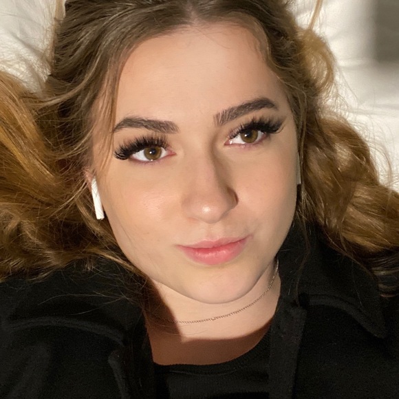 Meet your Posher, Abby - Picture 1 of 1